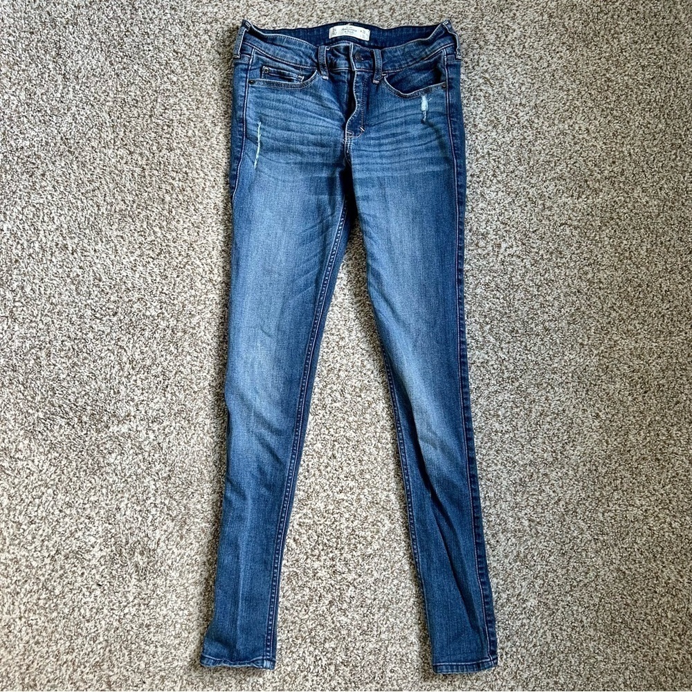 🦋 Abercrombie and Fitch Dark Wash Denim Skinny Jeans 2R 26